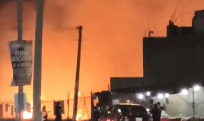 Fuerte incendio en un terreno del sector Barrancos en Culiacán moviliza a bomberos