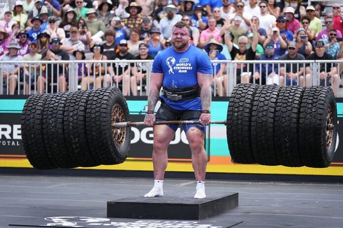 Tom Stoltman gana la corona del hombre más fuerte del mundo 2024