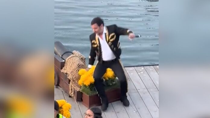 VIDEO: Pablo Montero sufre una espectacular caída en plena presentación