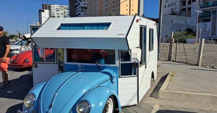 Con una caravana por el malecón celebran en Mazatlán la tercera edición del Carnavalazo Vochero