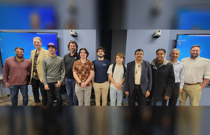 El equipo TACP de la NASA visita a estudiantes y profesores de la UCF