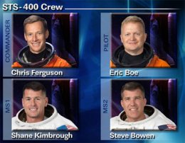 La tripulación STS-400 de Christopher J. Ferguson, arriba a la izquierda, Eric A. Boe, R. Shane Kimbrough y Stephen G. Bowen