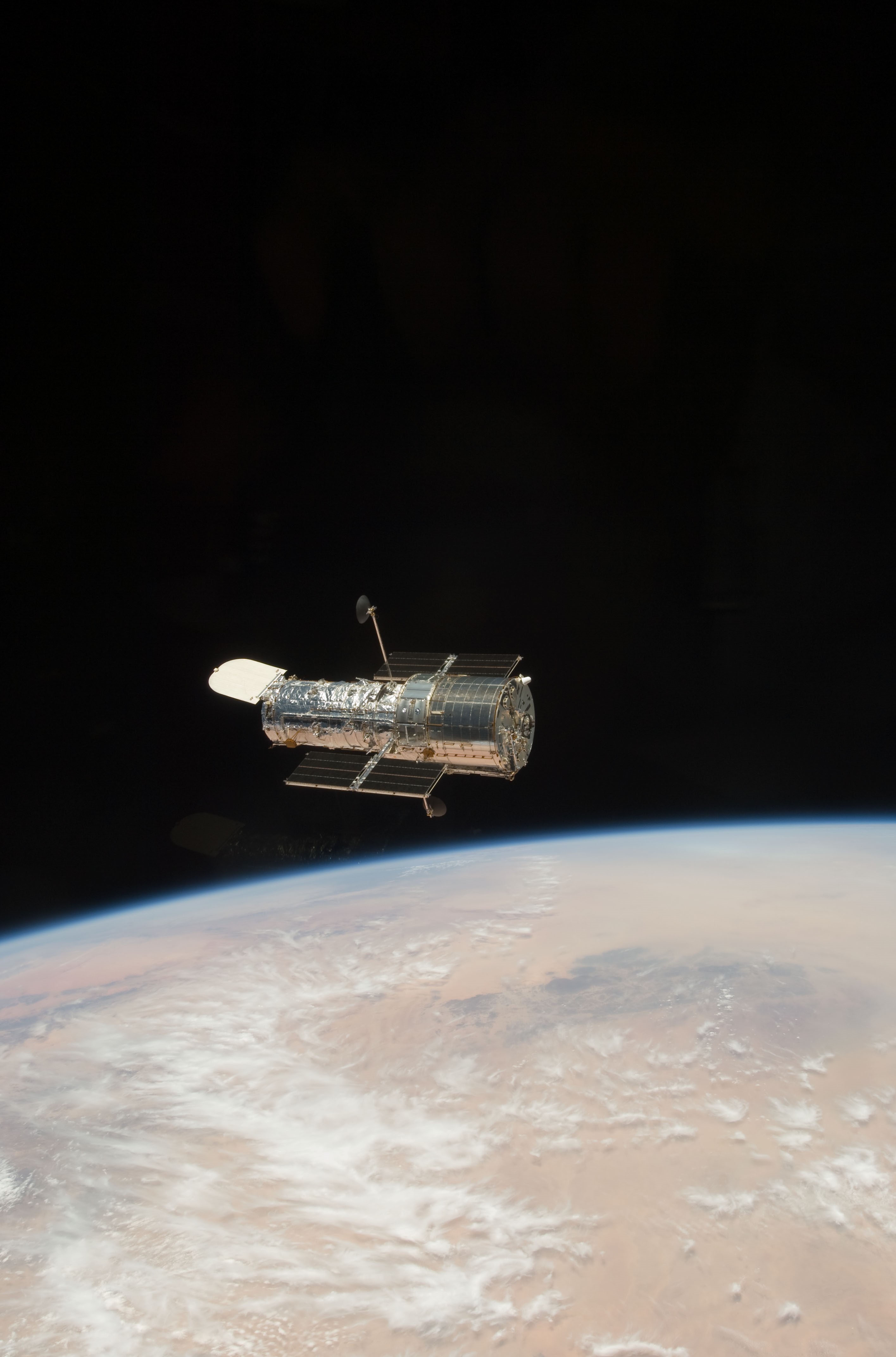 Hubble inicia su salida de la Atlántida