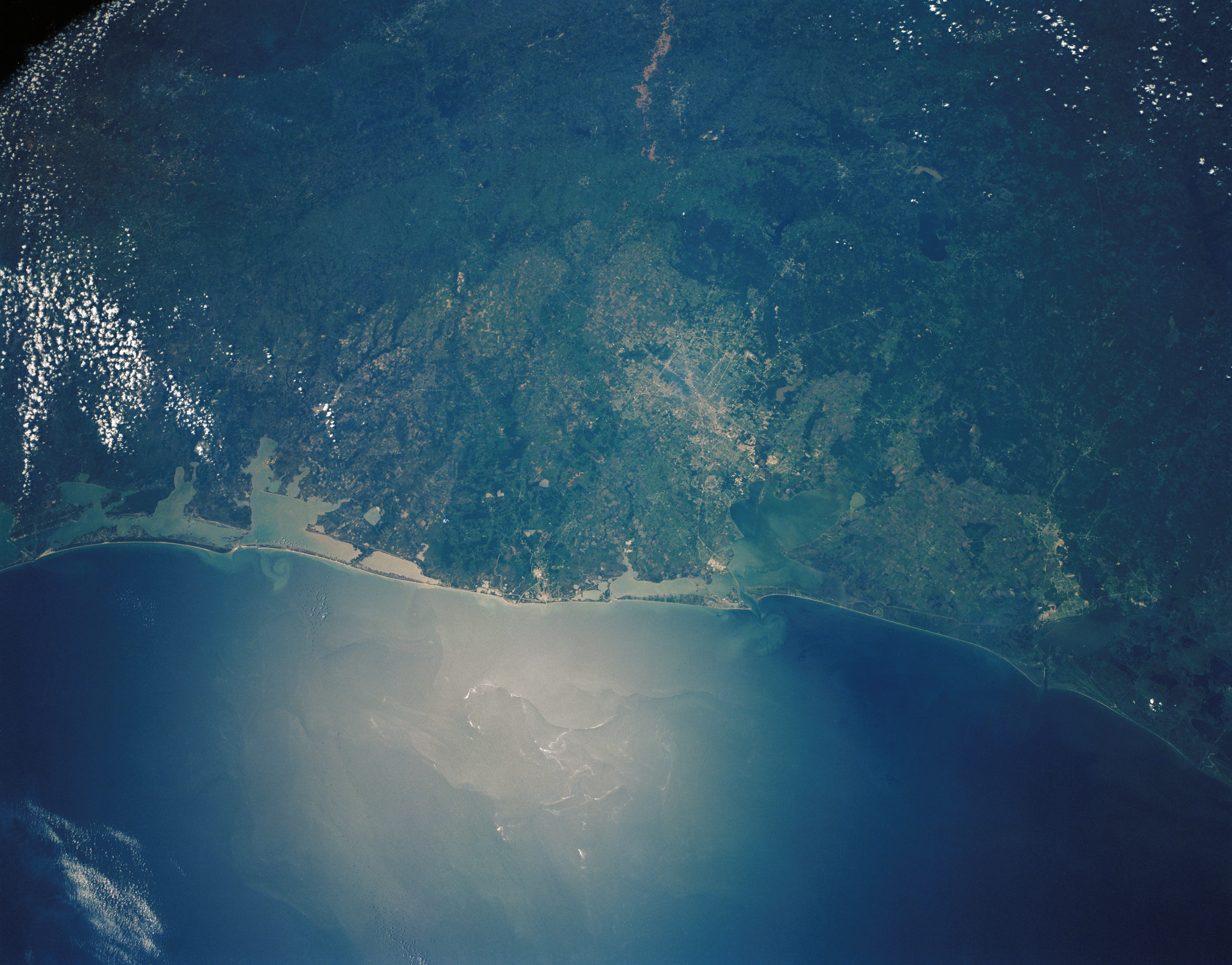 Fotografía de observación de la Tierra de la tripulación STS-30 de la costa del Golfo de Texas, incluida Houston