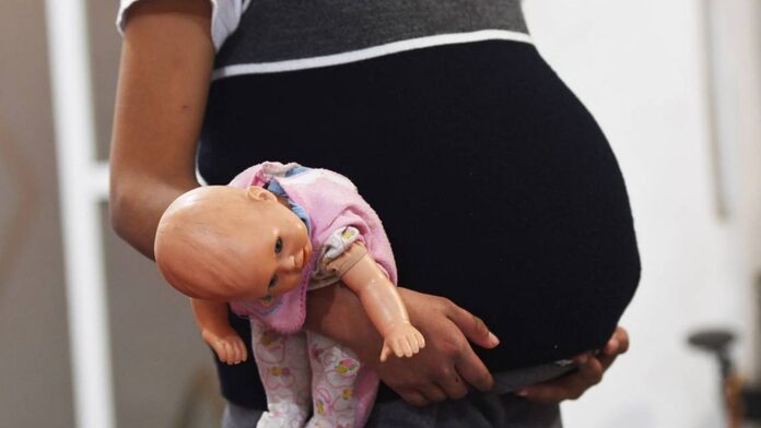 Carencias y desigualdades, principales retos de la maternidad en México: Instituto Ealy