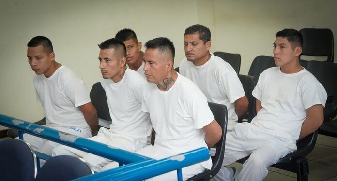 Condenan a seis mexicanos a 10 años de cárcel en El Salvador por narcotráfico