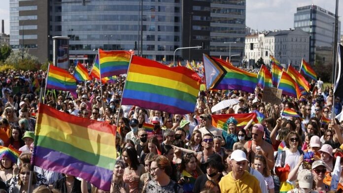 Cómo celebrar PRIDE 2024 si no quieres ir a la marcha