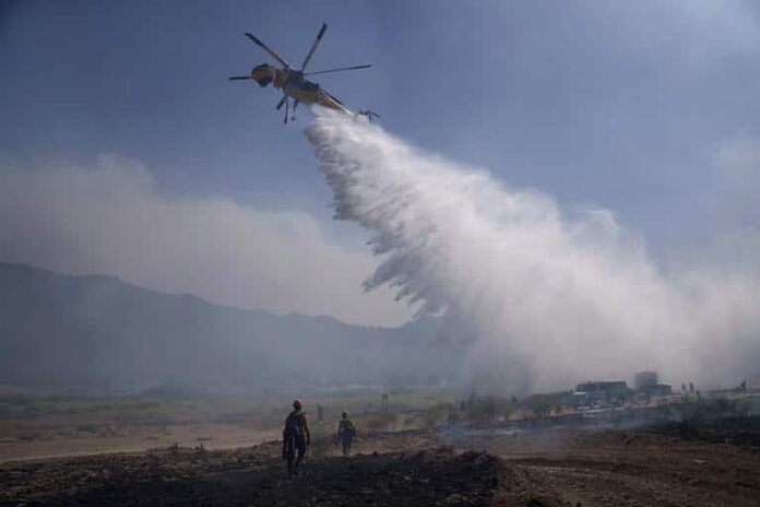 Exhibición aérea termina en tragedia; choca avión en California