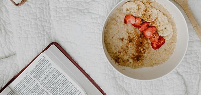 El postre refrescante de avena y chía alto en proteínas que puedes preparar en diez minutos