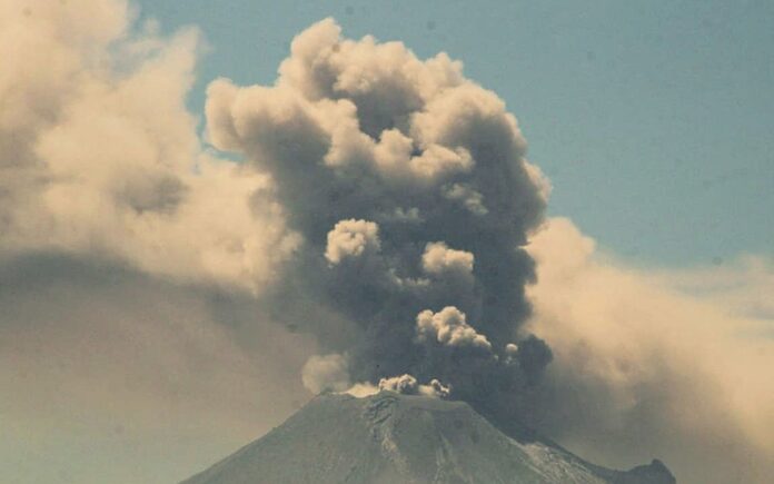 Emiten recomendaciones ante caída de ceniza del Popocatépetl en CDMX