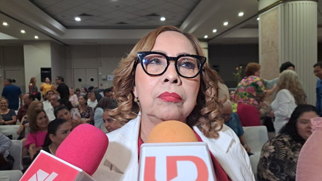 Ana Alicia Cervantes con medios de prensa