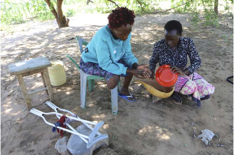 Es difícil encontrar tratamiento para las mordeduras de serpientes en Kenia.  Miles de personas mueren cada año