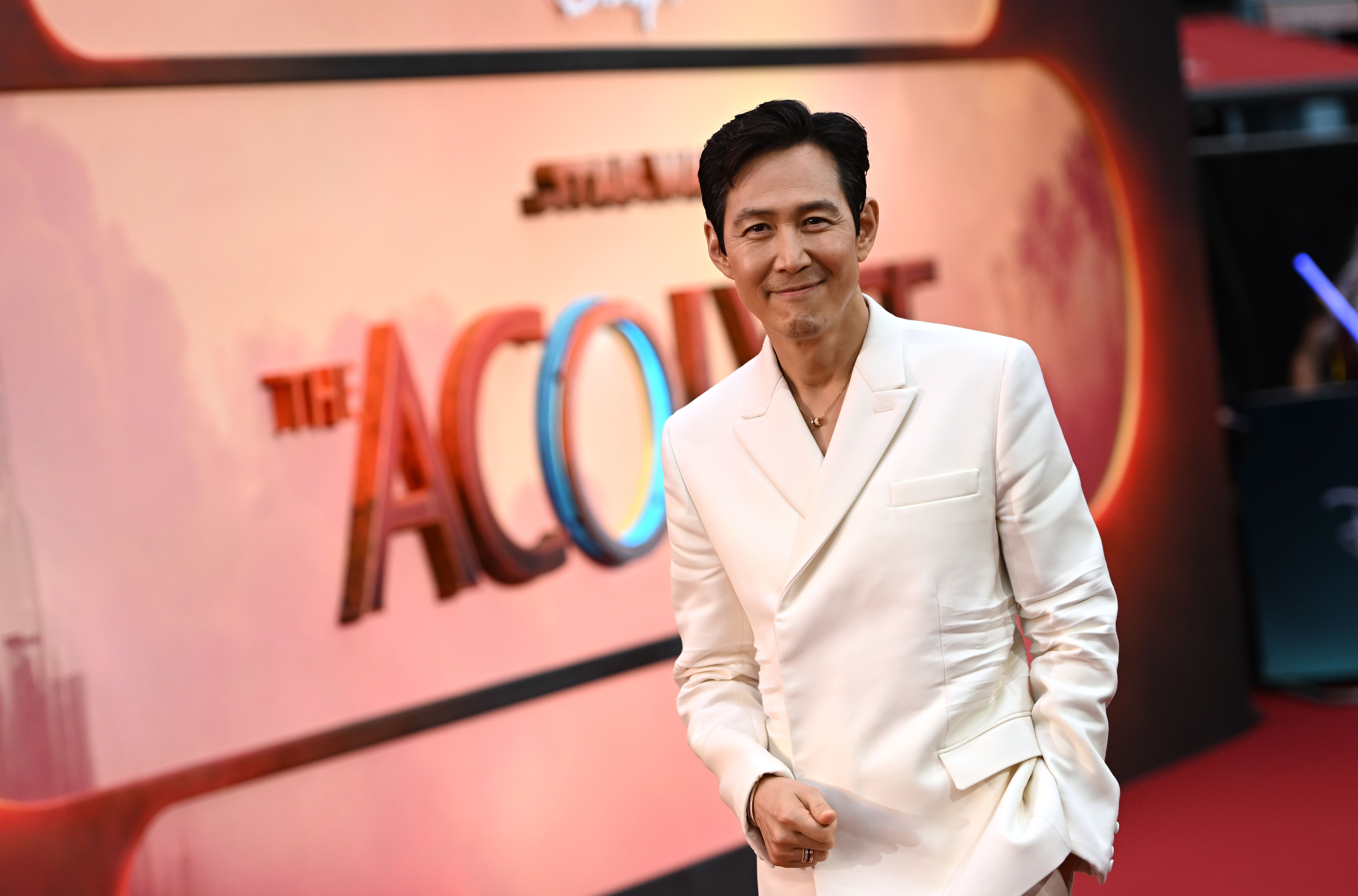 lee jung jae el acólito