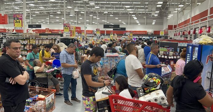 ¡Compras de pánico en Cáncun! Se agotan productos básicos en supermercados por “Beryl”