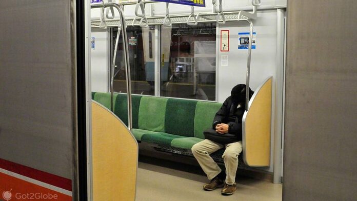 Muere un hombre en un vagón del metro; su cuerpo fue hallado 12 horas después