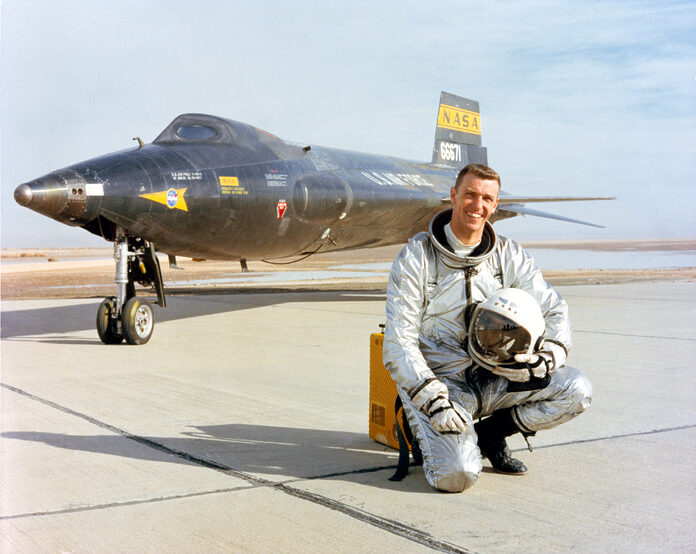 La NASA recuerda al astronauta retirado y piloto de la Fuerza Aérea de EE. UU. Joe Engle