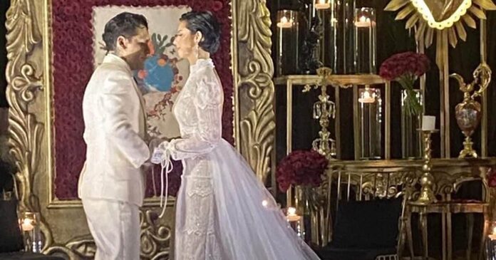 Así lucieron al darse el sí; difunden fotos de Ángela Aguilar y Christian Nodal en su boda