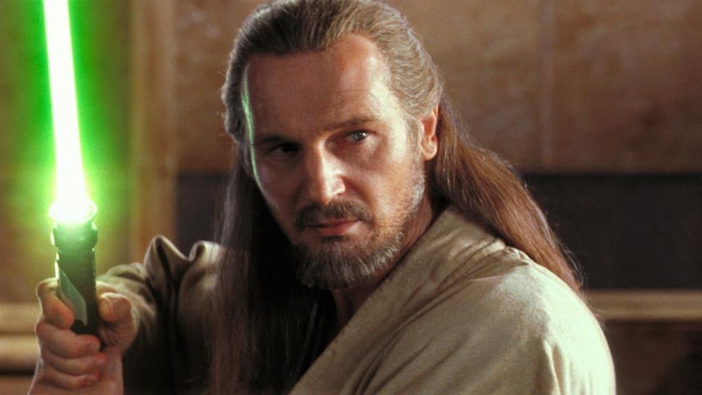 Liam Neeson como Qui-Gon Jinn en Star Wars: La amenaza fantasma