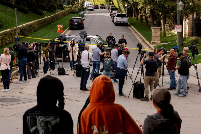 Agentes del FBI catean las residencias de Sean 'Diddy' Combs' como parte de una investigación en curso sobre tráfico sexual contra el rapero. 