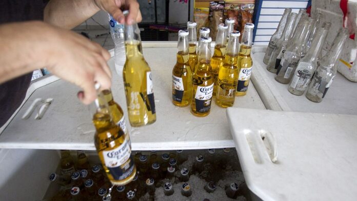 Inician estricta inspección para detectar alcohol adulterado en Querétaro; cinco personas murieron