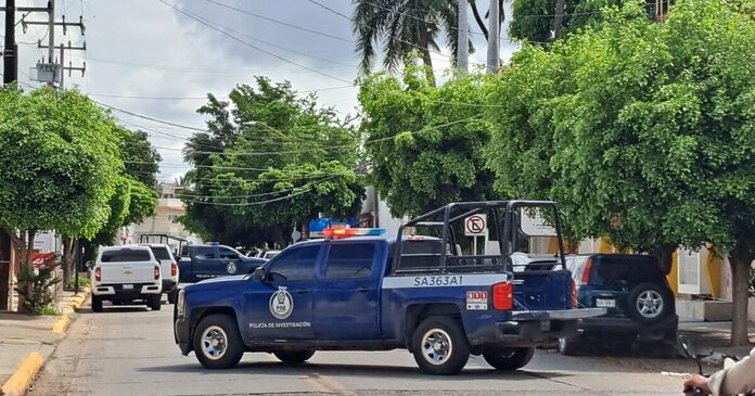 ¿Qué investigan? Agentes de la FGE catean por más de dos horas una clínica privada en Guasave