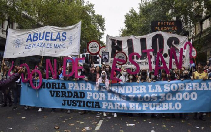 Disuelven unidad de investigación de niños desaparecidos durante la dictadura en Argentina