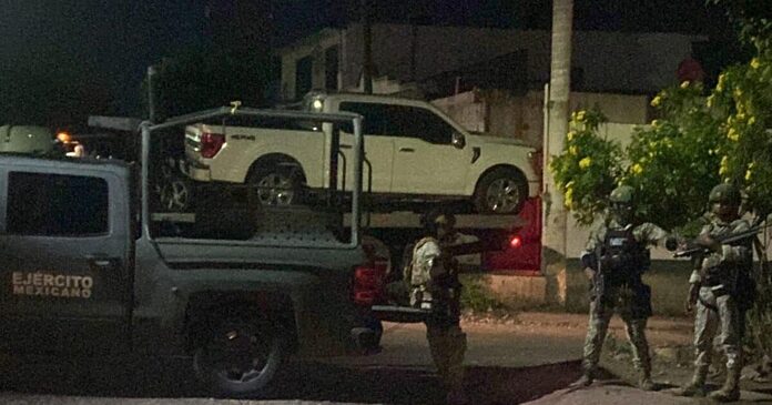 ¡Continúan los cateos! Aseguraron una doble rodado blindada y un barret 50 en el taller de Los Huizaches