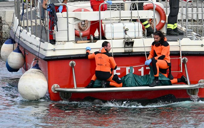 Encuentran cuatro cuerpos dentro del yate de lujo que se hundió en Sicilia