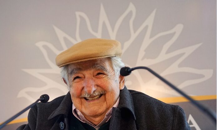 José Mujica deja el hospital; dificultad para comer empeoró su función renal