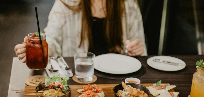 Soy nutricionista y esta es la cena antiinflamatoria que te recomiendo tomar en verano