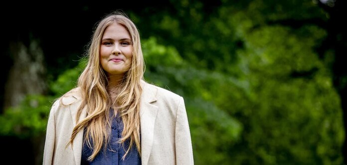 Qué hacen Marta Ortega y Amalia de Holanda juntas en París: amistad, lookazos y una medalla compartida