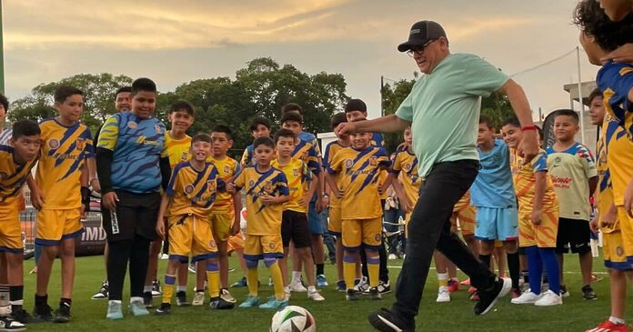 Le meten “lana” a la cancha deportiva de la 12 de Mayo en Mazatlán