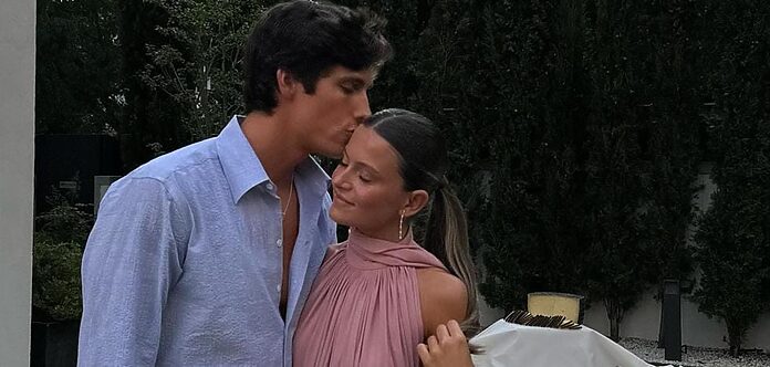 Así es el vestido de novia de Bea Gimeno para su boda con Nacho, hijo de Emilio Aragón: un original dos piezas con significado oculto