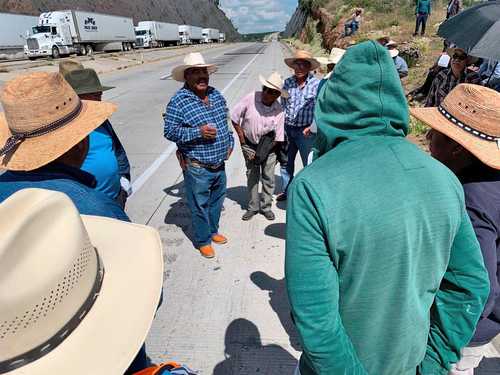 Refuerzan ejidatarios bloqueo en la autopista Arco Norte en el Edomex