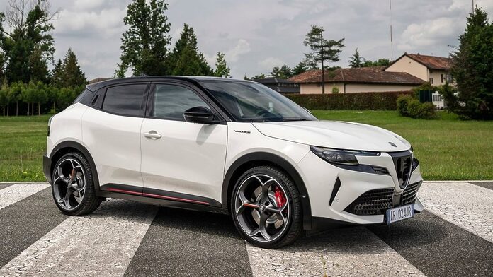 Alfa Romeo Junior o Suzuki Vitara, elegimos entre dos extremos dentro de los SUV que todos quieren