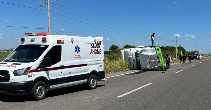 Un lesionado tras volcar el tráiler que conducía en la México 15 cerca del Valle del Carrizo