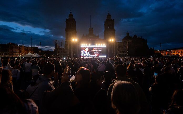 Juan Gabriel reunió a 70 mil personas en el Zócalo