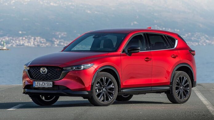 Mazda CX-5 o Peugeot 3008. ¿El mejor SUV tiene motor de cuatro cilindros o de tres?