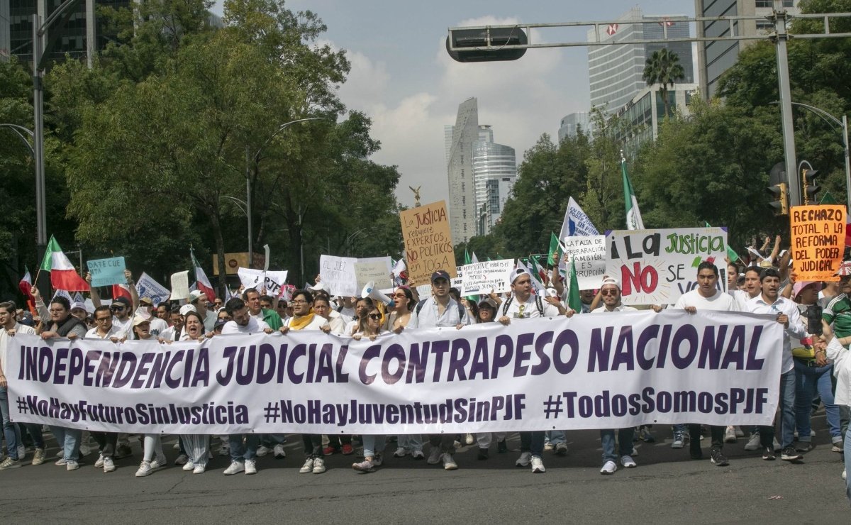 Estudiantes de escuelas públicas y privadas se manifestaron para rechazar la Reforma Judicial (FOTO: MOISÉS PABLO/CUARTOSCURO.COM)