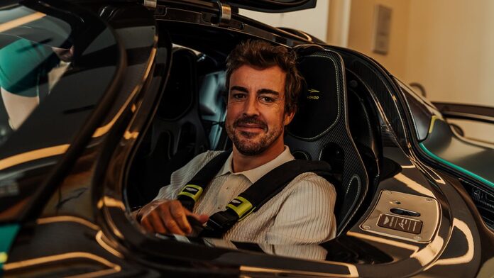 Una confusión con el Aston Martin que se ha comprado Fernando Alonso genera un bulo que el propio piloto desmintió en las redes sociales