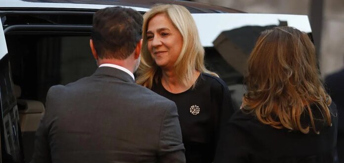 La infanta Cristina, la reina Sofía, Irene Urdangarin o el rey Juan Carlos: el apoyo de los Borbón en el funeral de Juan Gómez-Acebo