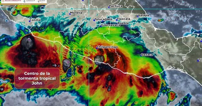 John ya es tormenta tropical; se desplaza hacia el noroeste sobre Guerrero