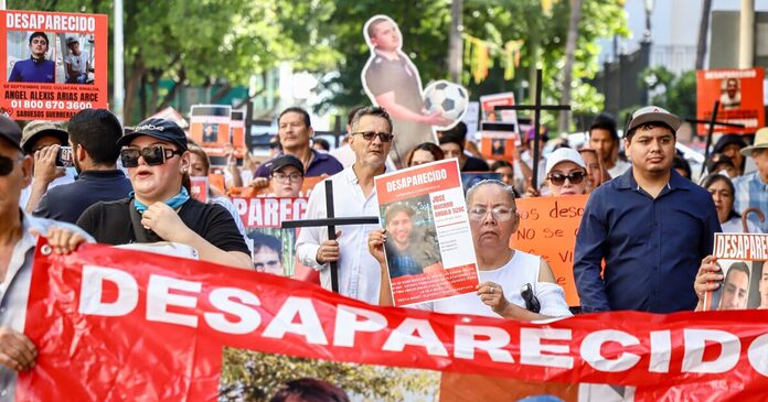 “No normalicemos la violencia”: Marchan para pedir un alto a las desapariciones en Culiacán