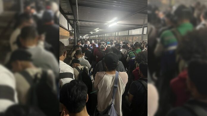 Noche caótica en el Metro: reportan saturación en Pantitlán y retiran trenes de las líneas 4 y 8