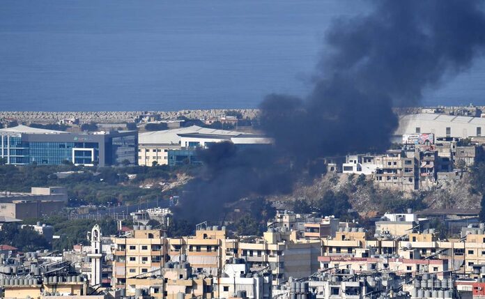 Ataques israelíes dejan 25 muertos en Líbano; su objetivo era un comandante de Hezbolá