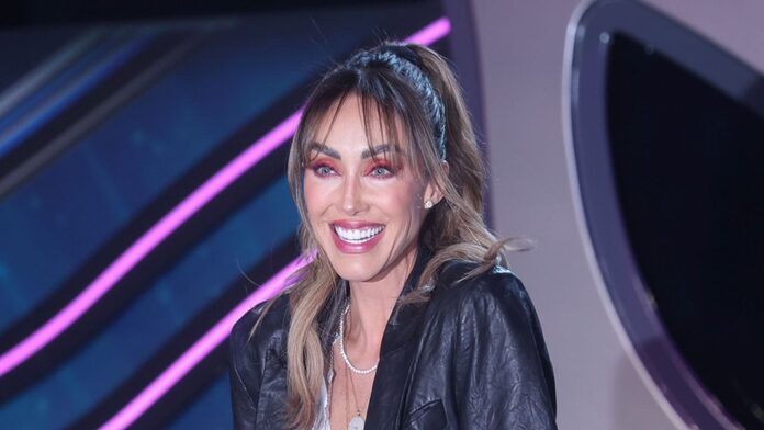 Anahí le hace un guiño a RBD en su regreso a la televisión con «¿Quién es la máscara?»