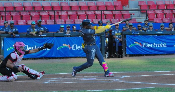 ¡Llegó la primera! Algodoneros de Guasave divide en la doble cartelera y se queda con la serie