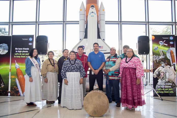 Más allá de la consola: la misión de Kenneth Attocknie de unir culturas en la NASA