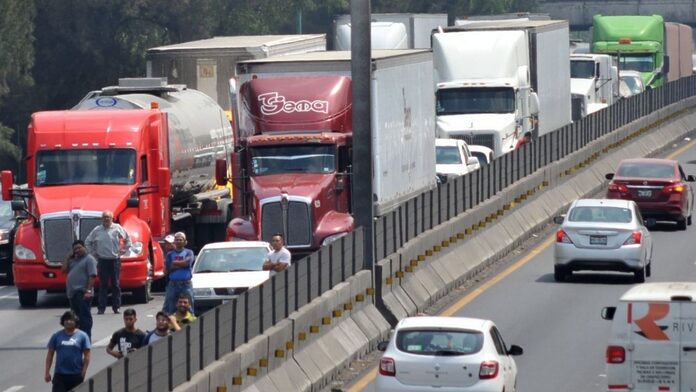 Se libera tránsito en la carretera México-Querétaro, informa la SICT y CAPUFE