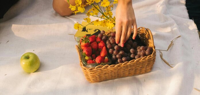 Las semillas de esta fruta ayudan a producir colágeno, se pueden comer crudas y, sin embargo, todos las desechamos